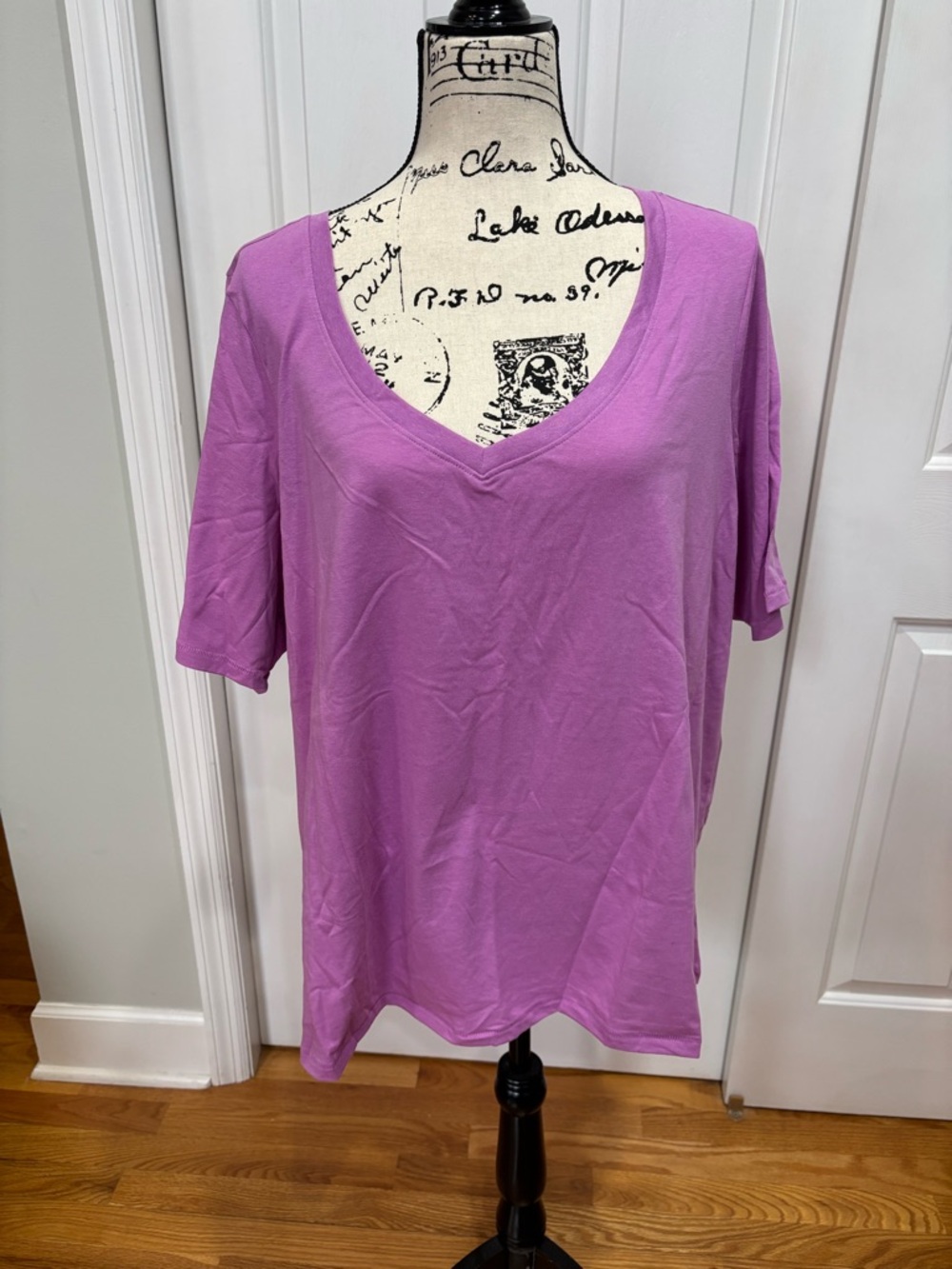 Lane Bryant 22/24 Lavender V-Neck Short Sleeve Tee NWT